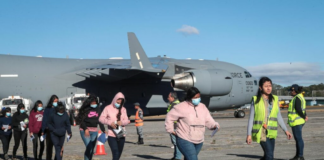 La migración ecuatoriana enfrenta un nuevo reto tras la deportación de 1.176 compatriotas desde Estados Unidos entre enero y febrero de 2025, según datos de la Cancillería.