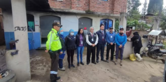 En un operativo conjunto, la Policía Nacional del Ecuador, en coordinación con Agrocalidad, la Agencia Nacional de Regulación, Control y Vigilancia Sanitaria (ARCSA), el Servicio de Rentas Internas (SRI), el Ministerio de Agricultura (MAG) y la Comisaría de Policía de Chambo, clausuró una quesera por incumplimiento de normativas sanitarias.