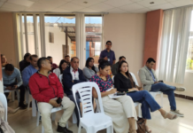 La ciudadanía de Pastaza se ha manifestado enérgicamente en contra del nombre del medio de comunicación “Radio Ánimo Pastaza”. En una reunión realizada el lunes 24 de febrero en el GAD parroquial de Shell, representantes de diversos sectores, entre ellos comunicadores, dirigentes de organizaciones