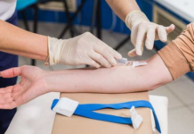 En Ecuador, las enfermedades crónicas no transmisibles como la hipertensión arterial y la diabetes mellitus representan un desafío creciente para la salud de los ecuatorianos, afectando a poblaciones cada vez más jóvenes.