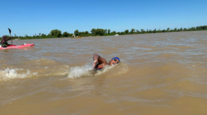 El nadador ecuatoriano David Farinango dejó en alto el nombre del país al conseguir el segundo lugar en la maratón acuática Santa Fe - Coronda, considerada una de las competencias de aguas abiertas más duras y prestigiosas del mundo.