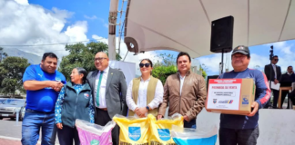 En el cantón Penipe, el 11 de febrero, el Ministerio de Agricultura y Ganadería (MAG) entregó 11 nombramientos de cabildos y 44 kits nutricionales y fitosanitarios a productores del cantón, como parte del Proyecto Integral de Diversificación Agroproductiva y Reconversión Agrícola (PIDARA).