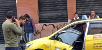 Un accidente de tránsito se dio en la intersección de las calles 10 de Agosto y 5 de Junio, la mañana del 13 de febrero, dejando daños materiales y una gran interrogante sobre quién fue el verdadero responsable.