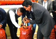 En un esfuerzo por fortalecer la producción agrícola de la provincia, la Prefectura de Chimborazo, liderada por Hermel Tayupanda, realizó la entrega de quintales de semillas mejoradas a productores de la parroquia Punín y otras localidades del cantón Riobamba el 14 de febrero.