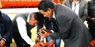 En un esfuerzo por fortalecer la producción agrícola de la provincia, la Prefectura de Chimborazo, liderada por Hermel Tayupanda, realizó la entrega de quintales de semillas mejoradas a productores de la parroquia Punín y otras localidades del cantón Riobamba el 14 de febrero.