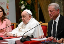 El Papa Francisco, hospitalizado en el hospital Gemelli, permanece en estado “crítico” tras sufrir este sábado 22 de febrero de 2025 una crisis respiratoria, por lo que se le tuvo que suministrar oxígeno.