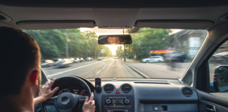 Con la llegada del Carnaval, las carreteras de Ecuador se convierten en escenarios de viajes y paseos por el feriado. Familias y amigos se movilizan hacia diversos destinos para compartir momentos especiales, lo que genera un incremento significativo en el tráfico vehicular.