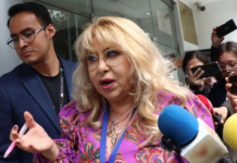 La jueza Nubia Vera acudió este lunes 24 de febrero del 2025, por segunda vez al Ministerio del Trabajo para verificar el cumplimiento de la colocación de una placa con disculpas públicas para la vicepresidenta de Ecuador, Verónica Abad.