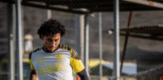 Desde la lesión de Rojas en mayo de 2024, la recuperación del extremo ecuatoriano ha sido más compleja de lo esperado y aunque se esperaba que pudiera reincorporarse a la plantilla de Barcelona SC para el inicio de la LigaPro, el futbolista aún no está en condiciones de jugar.