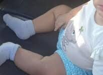 La provincia de Santa Elena quedó conmocionada tras el hallazgo de una bebé de pocos meses de nacida que fue encontrada gateando sola en la vía Ancón-Atahualpa.