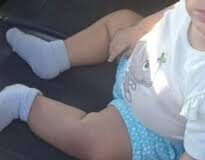 La provincia de Santa Elena quedó conmocionada tras el hallazgo de una bebé de pocos meses de nacida que fue encontrada gateando sola en la vía Ancón-Atahualpa.