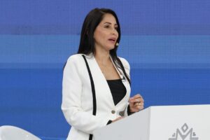 El debate presidencial de los candidatos finalistas de las elecciones de 2025 se dividió en cinco ejes temáticos: Educación; Salud y seguridad social; Criminalidad y seguridad; Economía y empleo y Gobernabilidad. La constante del debate fue que, lejos de presentar soluciones para los problemas ciudadanos, los candidatos invirtieron la mayor parte de su tiempo en atacar a su adversario.