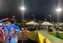 La noche del 2 de marzo de 2025, un ataque armado interrumpió las festividades de carnaval en Puerto El Carmen, provincia de Sucumbíos. Según informes de la Policía Nacional, el grupo criminal Comandos de la Frontera abrió fuego desde el río Putumayo, dejando a dos personas heridas.
