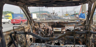 Una explosión provocada por un coche bomba en las inmediaciones de la Penitenciaría del Litoral, al norte de Guayaquil, causó una serie de daños materiales y humanos. La detonación de una camioneta doble cabina negra cargada con explosivos dejó como saldo la muerte de un guía penitenciario y redujo a chatarra al menos seis vehículos.