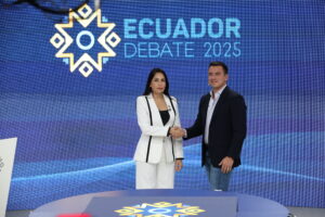 El debate presidencial de segunda vuelta entre Daniel Noboa y Luisa González estuvo marcado por la confrontación y la falta de propuestas concretas. Desde el inicio, ambos candidatos intercambiaron acusaciones, dejando de lado el debate de fondo sobre las problemáticas del país.