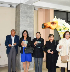 La Casa de la Cultura Ecuatoriana Benjamín Carrión, Núcleo de Chimborazo, ha abierto una convocatoria dirigida a los escritores de la provincia, con el fin de seleccionar y publicar obras literarias en el año 2025. Esta iniciativa busca promover la creación literaria local y preservar la rica memoria histórica y cultural de la región.