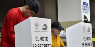 Joaquín Viteri, juez del Tribunal Contencioso Electoral (TCE), archivó una causa que pretendía levantar la prohibición para el uso de teléfonos celulares en juntas receptoras del voto durante las elecciones presidenciales de Segunda Vuelta, que se realizarán el 13 de abril de 2025.