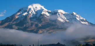El Ministerio del Ambiente, Agua y Transición Ecológica ha emitido una alerta de alto riesgo de avalancha en el volcán Chimborazo este 01 de marzo, debido a las constantes precipitaciones registradas en los últimos días.