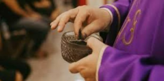 El Miércoles de Ceniza es una fecha significativa dentro de la tradición cristiana, ya que marca el comienzo de la Cuaresma, un período de 40 días de reflexión, ayuno y penitencia.