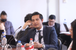 Lenín Fuentes asumió oficialmente el cargo tras la sesión telemática del directorio de la empresa, realizada la tarde del 28 de febrero. Su designación se enmarca en la planificación de la administración municipal, que busca potenciar el comercio mayorista y fortalecer la estructura productiva del cantón.