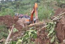 Desde la madrugada del martes 4 de marzo, la vía Guaranda-Balsapamba, en el sector de Alungoto, se encuentra cerrada debido a un deslizamiento de tierra.
