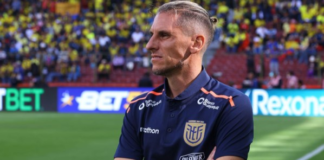 Las decisiones del estratega argentino han sido cuestionadas por hinchas y referentes del fútbol nacional, tras el inesperado debut de Darwin Guagua en la absoluta.