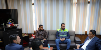 El miércoles 5 de marzo, el Prefecto de Chimborazo, Hermel Tayupanda, se reunió en su despacho con Nelson Guamán, Director de Obras Públicas y Transporte (MTOP), y técnicos del Ministerio para abordar varios temas cruciales para el desarrollo vial y turístico de la provincia.
