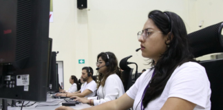 Cada vez que se escucha el sonido de una sirena o una llamada urgente llega a la línea 9-1-1, tras esos momentos de pánico y desesperación, hay mujeres que no solo responden, sino que gestionan, coordinan y, en definitiva, salvan vidas.