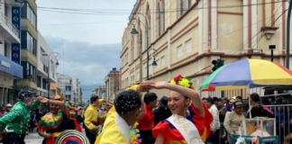 El 1 de marzo de 2025, la ciudad de Riobamba fue el epicentro de una fiesta llena de color y música con la realización del tradicional Corso de Carnaval, evento que marcó el inicio del Pawkar Raymi 2025, una de las festividades más esperadas y representativas de la provincia de Chimborazo.