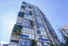 El 7 de marzo, se realizó la develación de placa en el edificio Harmony, que fue avalado por la Organización de las Naciones Unidas (ONU) como el primer edificio carbono neutro de Ecuador.