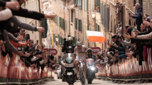 Tadej Pogacar, el ciclista esloveno del UAE Team Emirates XRG cumplió con los pronósticos que lo señalaban como el gran favorito y se llevó la victoria en la tradicional carrera italiana, firmando su tercer título en esta competencia.