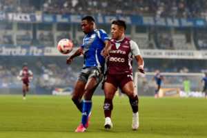 LIGAPRO.- Emelec logró su primer punto en la LigaPro 2025 tras empatar 0-0 con Macará en un partido disputado en el estadio Capwell este 28 de febrero. Lo destacado fue el regreso de Pedro Ortiz, atajando un penal en su vuelta a las canchas tras varios meses de inactividad.