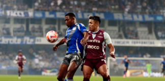 LIGAPRO.- Emelec logró su primer punto en la LigaPro 2025 tras empatar 0-0 con Macará en un partido disputado en el estadio Capwell este 28 de febrero. Lo destacado fue el regreso de Pedro Ortiz, atajando un penal en su vuelta a las canchas tras varios meses de inactividad.