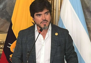 José De la Gasca, ministro de Gobierno, confirmó este viernes en una rueda de prensa efectuada en la Gobernación del Guayas que se enviará a la Asamblea Nacional el proyecto de ley "Talón de Aquiles", con el que se busca sancionar a abogados, fiscales, jueces y otros funcionarios que dilaten procesos judiciales.