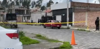 La violencia volvió a ensombrecer las calles de Riobamba la mañana del miércoles 19 de marzo, cuando un ataque armado acabó con la vida de Junior Ll. en el barrio Modesto Arrieta. Según testigos, dos sicarios en motocicleta sorprendieron a la víctima cuando intentaba sacar su vehículo de un garaje.