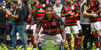 Gonzalo Plata vive un gran momento en Brasil con Flamengo, el extremo ecuatoriano, viene de ser campeón con su equipo en el estadual. El tricolor ha encontrado en Brasil de nuevo su mejor nivel, e incluso abriéndose un lugar en el once de la Selección de Ecuador.