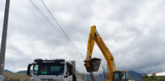 La Prefectura de Chimborazo continúa con los trabajos de mejoramiento de la carretera La Chingazo-La Calera, en el cantón Guano, como parte de su compromiso con el desarrollo vial de la provincia.