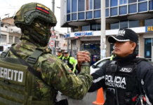 El presidente Daniel Noboa dispuso, a través de los Decretos Ejecutivos 584 y 585, la entrega de una compensación económica de USD 507,06 a los miembros en servicio activo de las Fuerzas Armadas y la Policía Nacional. Este beneficio, denominado "Plan Legado de Honor", será entregado por única vez y tiene un carácter extraordinario.