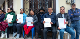 Después de casi dos décadas de lucha y organización comunitaria, 69 familias del sector Escobar Salazar, en Riobamba han recibido oficialmente las escrituras individuales de sus terrenos.