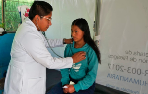 La comunidad de San Juan de Llullundongo vivió una jornada de salud integral gracias a la brigada médica y veterinaria organizada por la Prefectura de Bolívar.