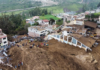 Han pasado dos años desde que un derrumbe en Alausí sepultó barrios enteros, arrebató 75 vidas y dejó cicatrices imborrables. Hoy, entre promesas incumplidas y abandono, sus habitantes siguen atrapados en la incertidumbre.