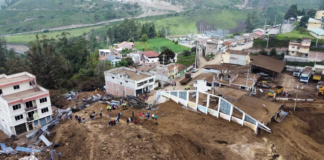 Han pasado dos años desde que un derrumbe en Alausí sepultó barrios enteros, arrebató 75 vidas y dejó cicatrices imborrables. Hoy, entre promesas incumplidas y abandono, sus habitantes siguen atrapados en la incertidumbre.