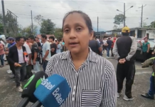 El miércoles 5 de marzo, productores y comerciantes de madera bloquearon el transporte en el control integrado de Mera, en protesta contra la retención de sus camiones por parte de funcionarios del Ministerio de Ambiente.
