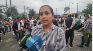 El miércoles 5 de marzo, productores y comerciantes de madera bloquearon el transporte en el control integrado de Mera, en protesta contra la retención de sus camiones por parte de funcionarios del Ministerio de Ambiente.