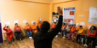 En el marco del Día Internacional de la Mujer, se realizó un taller de descarga emocional dirigido a mujeres privadas de libertad, con el propósito de reivindicar sus derechos y proporcionarles herramientas para el manejo de la ansiedad, el fortalecimiento de la autoestima y la construcción de confianza en sí mismas.