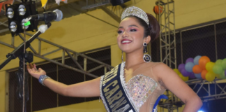 El pasado 28 de febrero, el cantón Chunchi vivió una noche de gran entusiasmo y celebración, con la elección de la Srta. Carnaval 2025, un evento que formó parte de la variada Agenda Cultural programada para el Carnaval Chunchi 2025. La cita se llevó a cabo en el coliseo de deportes Dr. Severo Espinosa V., que se vistió de gala para recibir a cientos de asistentes que acudieron con mucho ánimo a disfrutar de este magno evento.