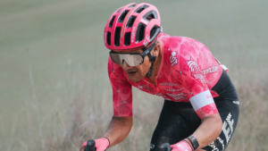 Richard Carapaz tuvo un gran ascenso en la Tirreno-Adriático tras su actuación en la tercera etapa de la competencia, una jornada exigente que culminó con la victoria del italiano Andrea Vendrame.