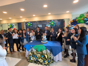 Con orgullo y gratitud, la Cooperativa de Ahorro y Crédito Riobamba Ltda. celebró el pasado 17 de marzo el 23º aniversario de su oficina en Guano, consolidando más de dos décadas de compromiso con la comunidad y el desarrollo financiero de la capital artesanal del Ecuador.