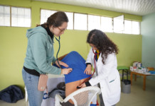 La Prefectura de Chimborazo, a través de la Dirección General de Desarrollo Social y Cooperación Internacional, finalizó el 21 de marzo una serie de campañas médicas gratuitas, en colaboración con la Fundación "Omar Mosquera".