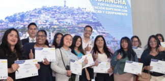 “Hoy cumplimos una meta más que nos llena de orgullo, 8.000 jóvenes beneficiarios del programa de becas de Apoyo Académico 2025”, dijo César Vásquez, secretario de Educación Superior, Ciencia, Tecnología e Innovación (Senescyt), durante la entrega oficial de becas para jóvenes.